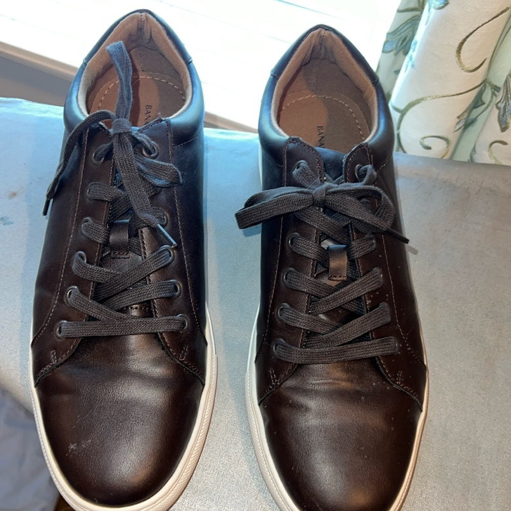 Banana Republic men’s brown sneakers
